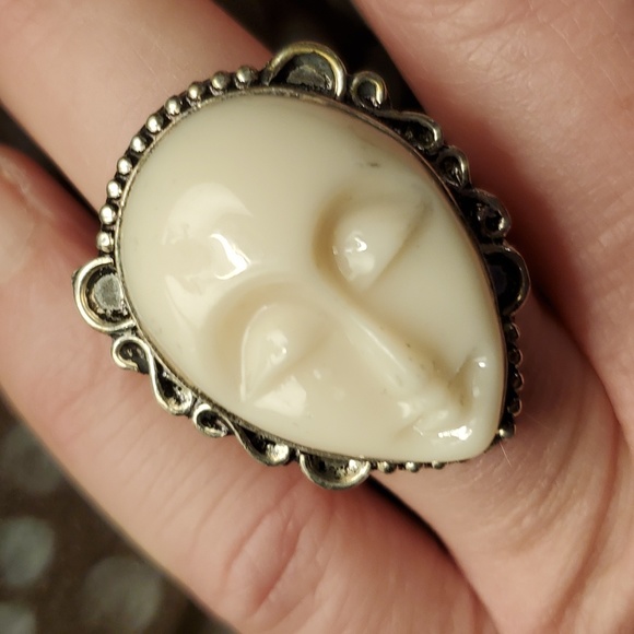 New White Carved Goddess Face 925 Silver Ring. - Picture 8 of 9